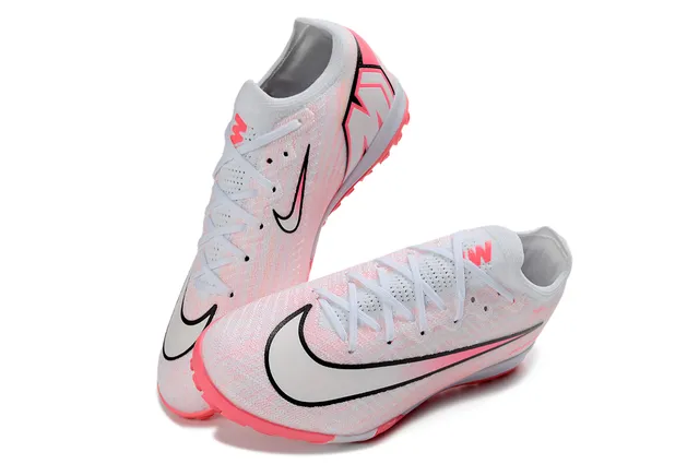 Nike Haut en maille blanc et rose Détails de rayures dégradées Chaussures de football Turf 7