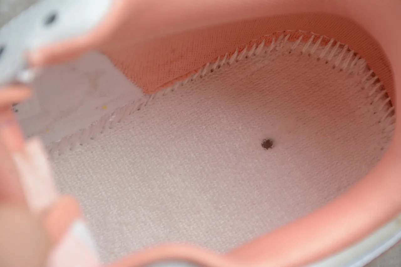 Nike White Pink Low-Top Leather Upper Lifestyle Sneakers 13