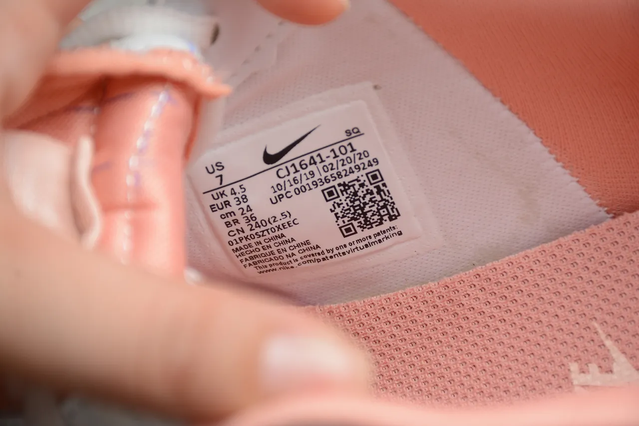 Nike White Pink Low-Top Leather Upper Lifestyle Sneakers 16