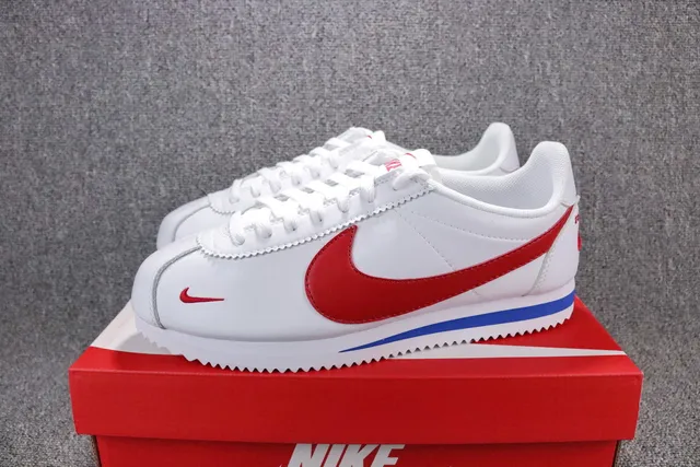 Nike White Red Low-Top Leather Upper Lifestyle Sneakers 3