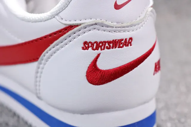 Nike White Red Low-Top Leather Upper Lifestyle Sneakers 8