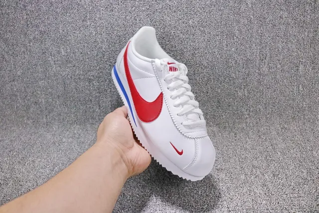 Nike White Red Low-Top Leather Upper Lifestyle Sneakers 10