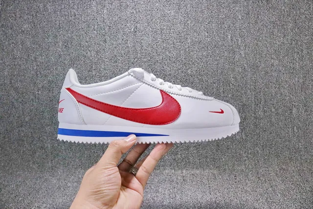 Nike White Red Low-Top Leather Upper Lifestyle Sneakers 11