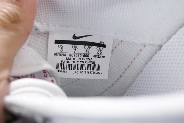 Nike White Red Low-Top Leather Upper Lifestyle Sneakers 18