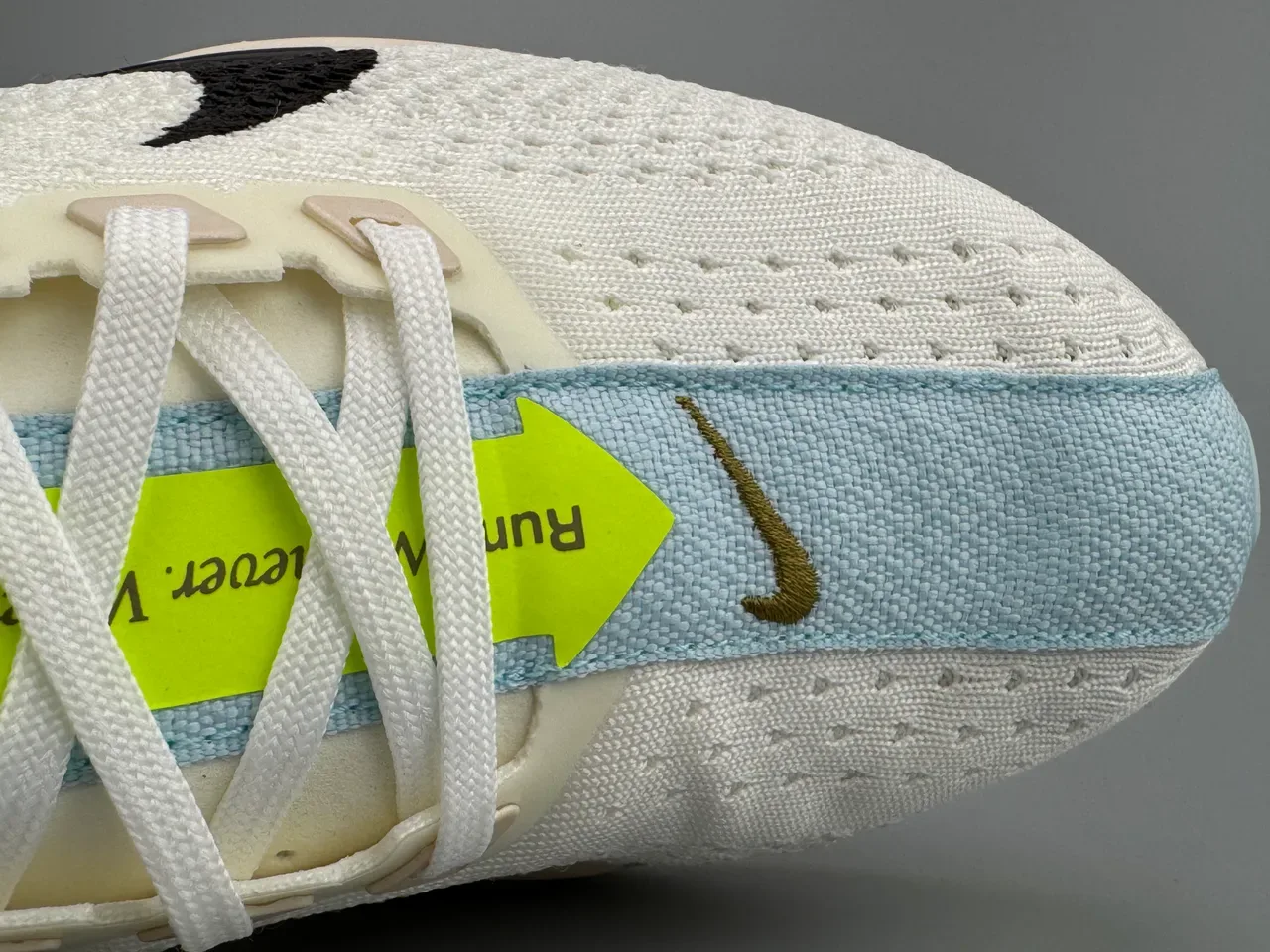 Nike Chaussures Running Blanc et Jaune Maille ZoomX Semelle Intermédiaire 2