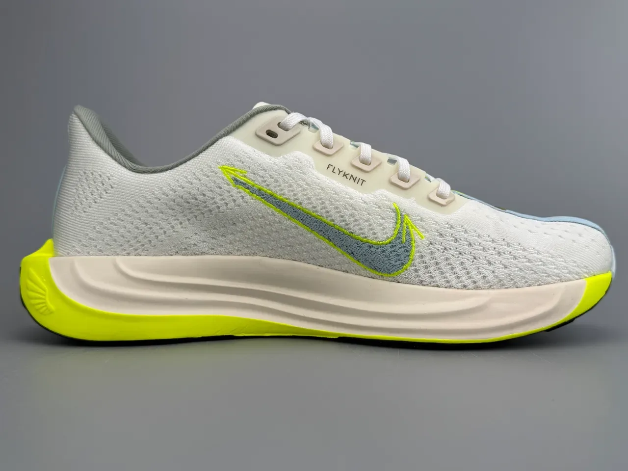 Nike Chaussures Running Blanc et Jaune Maille ZoomX Semelle Intermédiaire 10