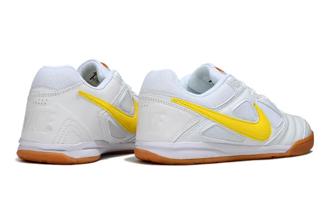 Nike Tênis de futebol indoor de couro sintético e malha superior branco e amarelo low-top 6