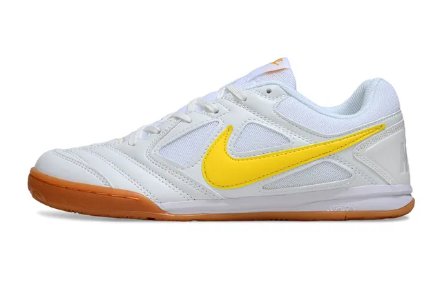 Nike Tênis de futebol indoor de couro sintético e malha superior branco e amarelo low-top 7