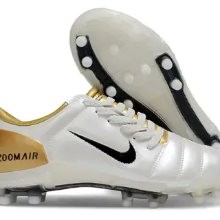 Nike Zoom Air أبيض وذهب أحذية كرة القدم للأرض الصلبة