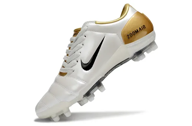 Nike Zoom Air أبيض وذهب أحذية كرة القدم للأرض الصلبة 3