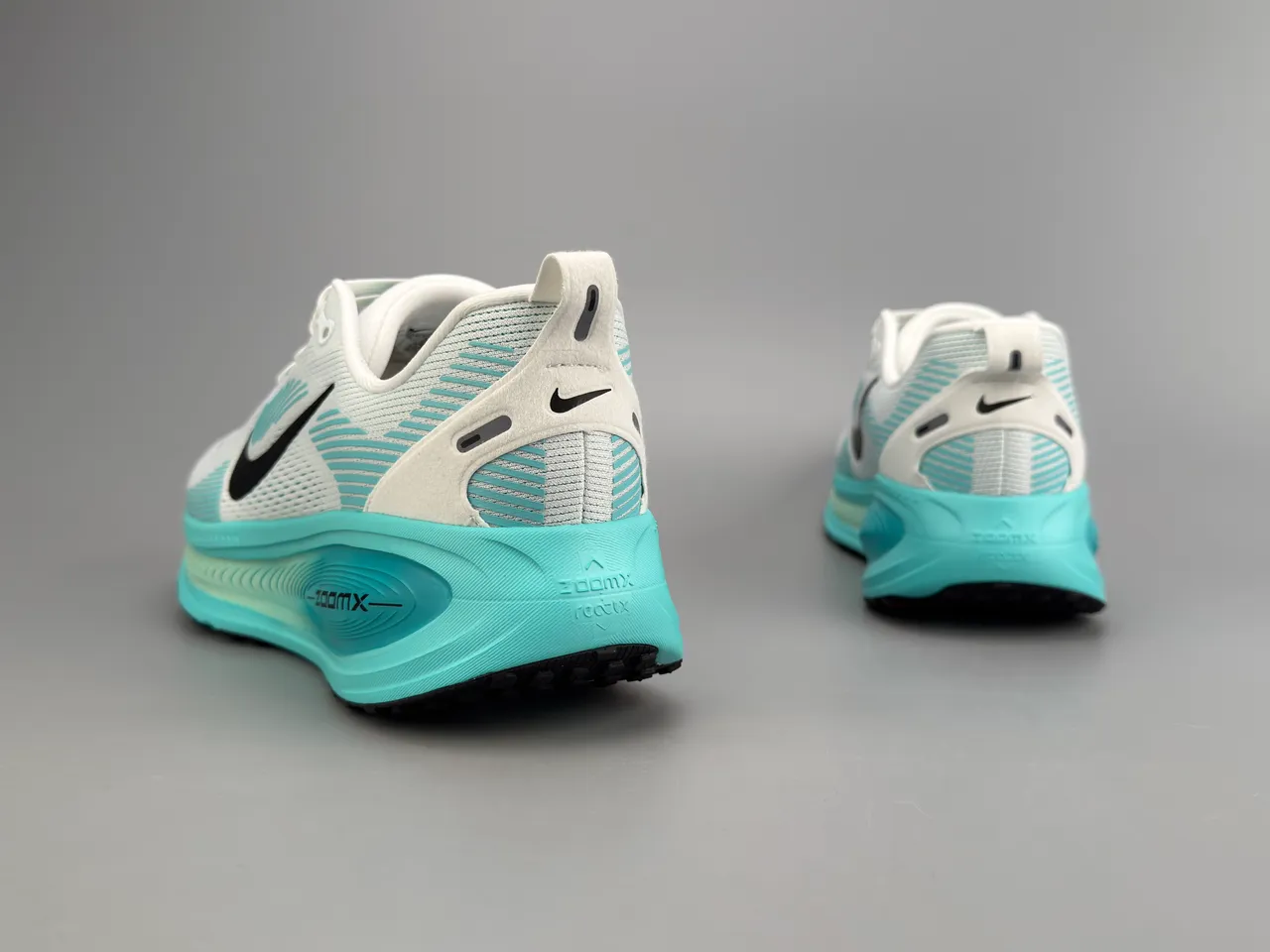 Nike ZoomX Invincible Run White Blue Engineered Knit Upper Full-Length Midsole Running Shoes 6
