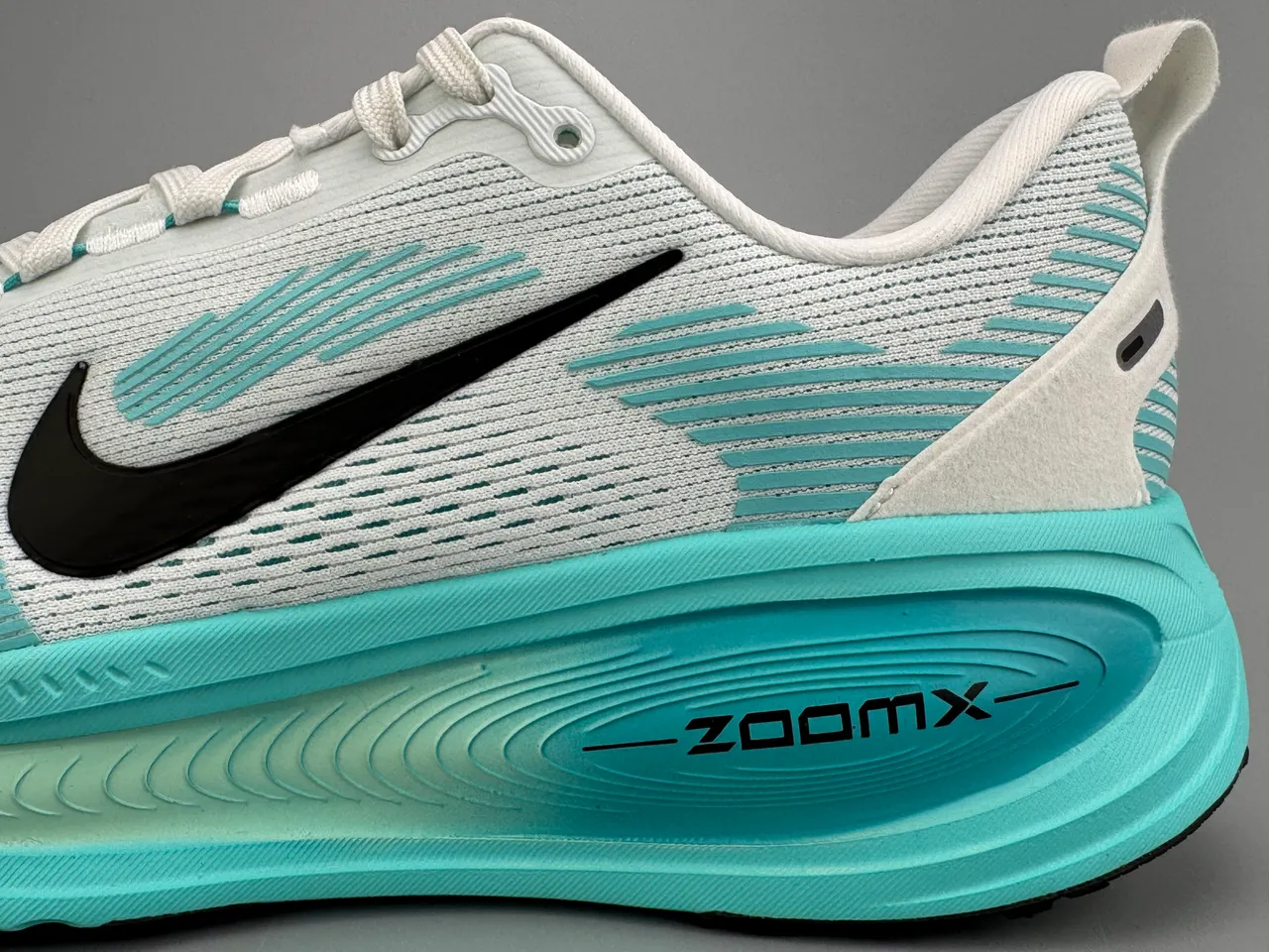 Nike ZoomX Invincible Run White Blue Engineered Knit Upper Full-Length Midsole Running Shoes 7
