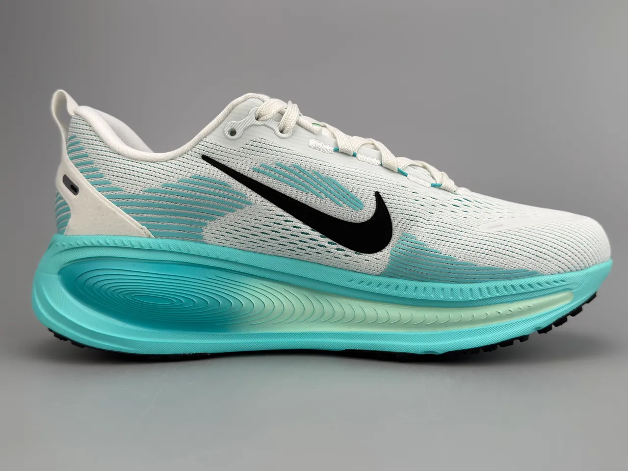 Nike ZoomX Invincible Run White Blue Engineered Knit Upper Full-Length Midsole Running Shoes 10