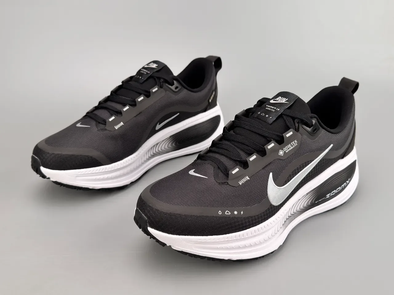 Nike ZoomX Chaussures Running Noir Blanc Argent 7