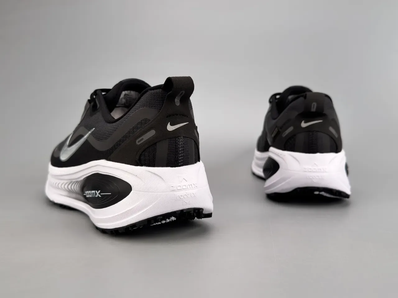 Nike ZoomX Chaussures Running Noir Blanc Argent 8
