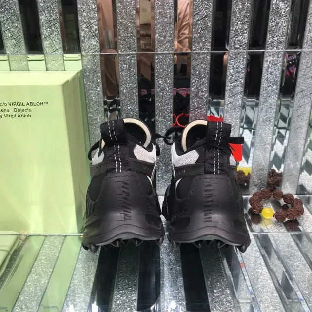 Off-White Noir Conception Industrielle Logo Flèche Sneakers Chunky 3