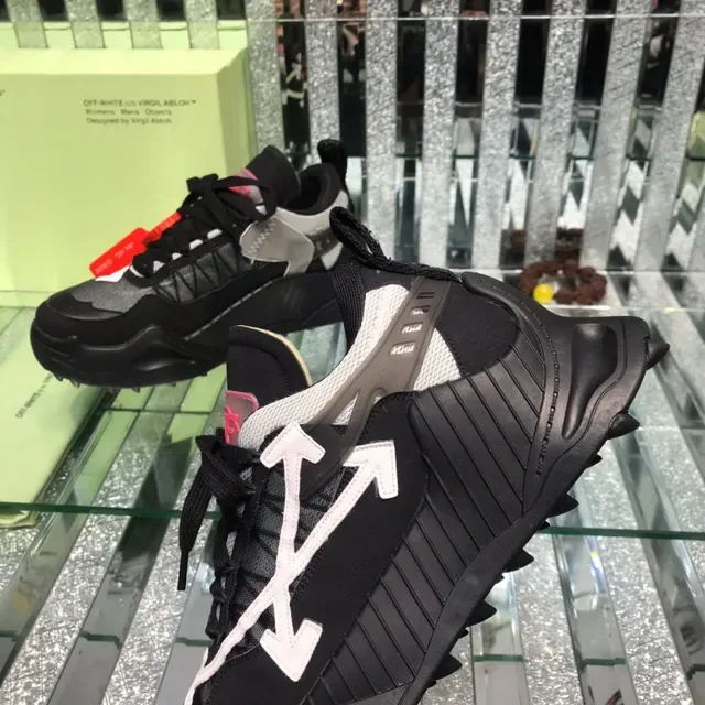 Off-White Noir Conception Industrielle Logo Flèche Sneakers Chunky 5