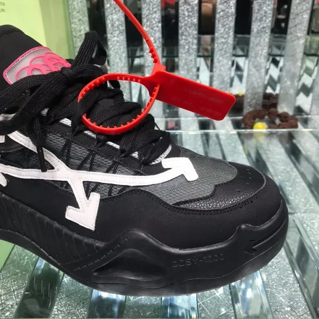 Off-White Noir Conception Industrielle Logo Flèche Sneakers Chunky 7