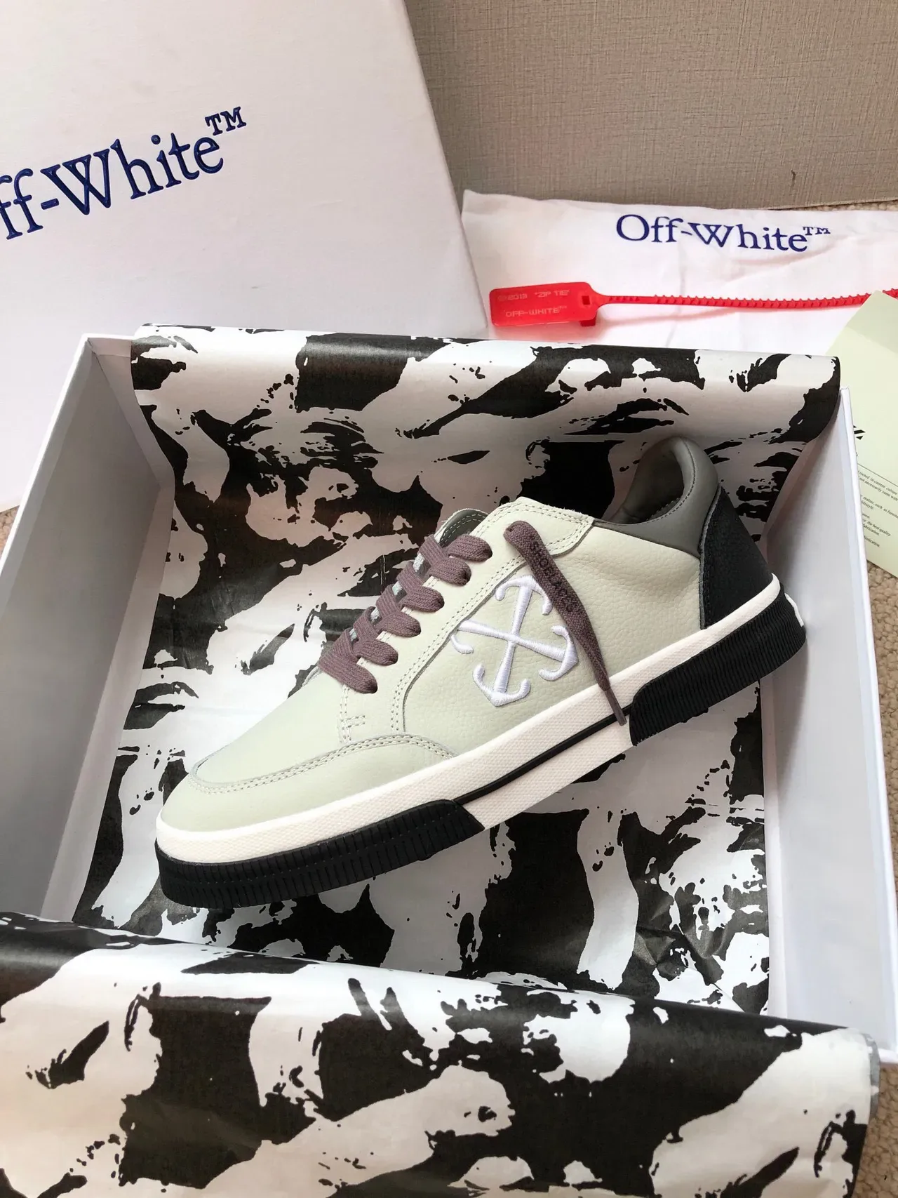 Off-White Industrial Beige Gray Low-Top جلد بانلد أسلوب حياة أحذية رياضية 4