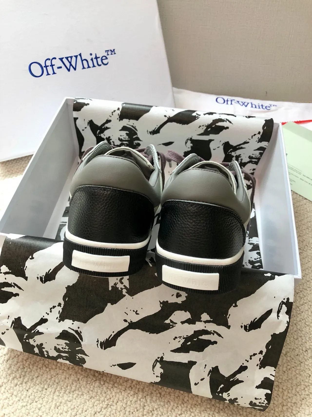 Off-White Industrial Beige Gray Low-Top جلد بانلد أسلوب حياة أحذية رياضية 8