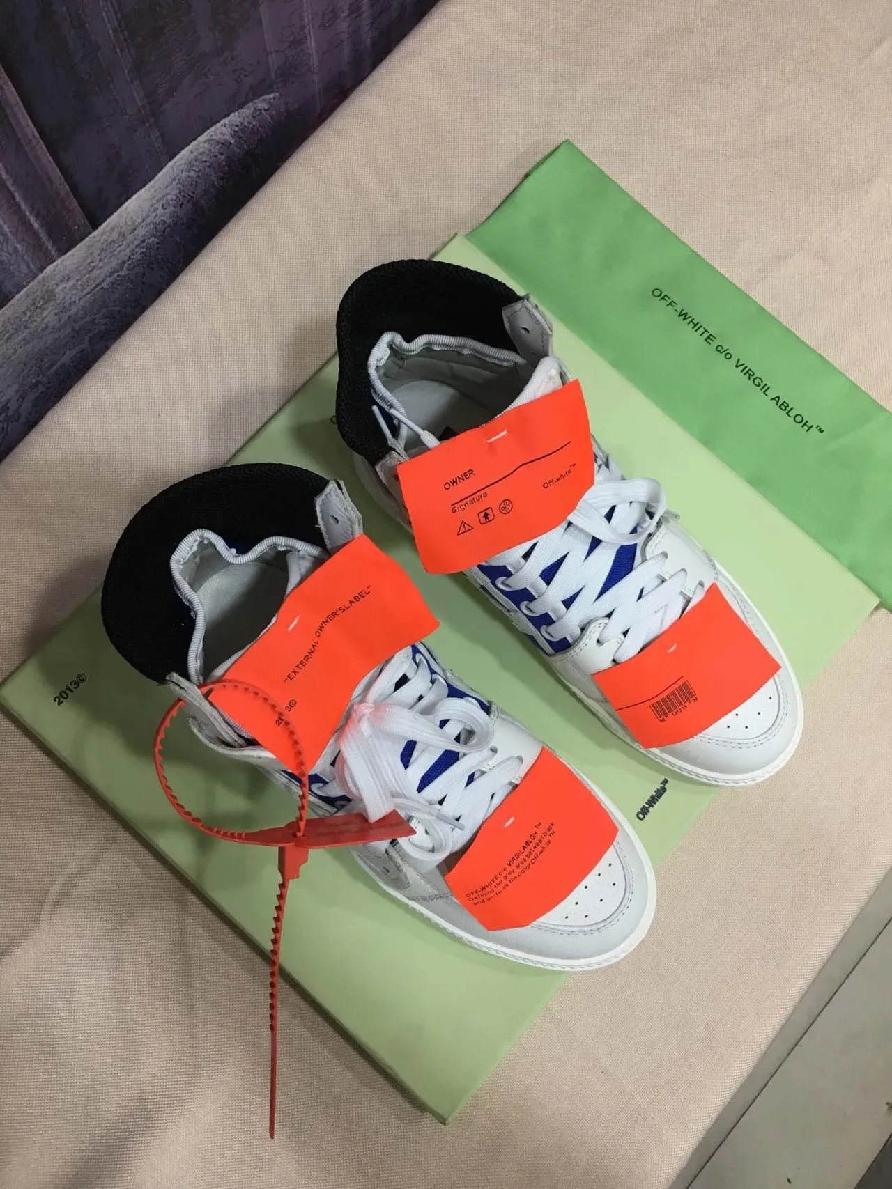 Off-White The Ten أحذية رياضية حيوية زرقاء عالية مع طبقات جلد ونسيج 7