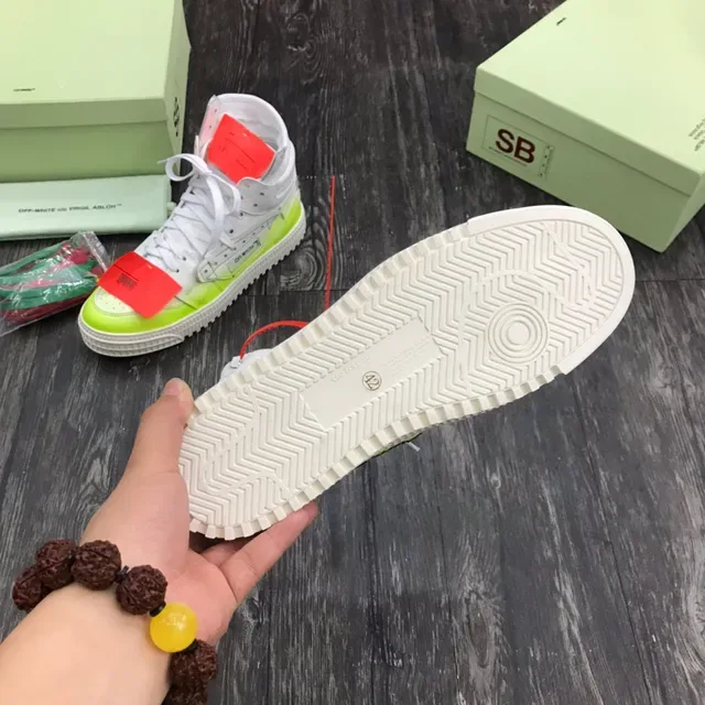 Off-White The Ten أخضر سكيتشرز عالية الصنادل مع ربطة زيب تاي صناعية أسلوب الحياة 3
