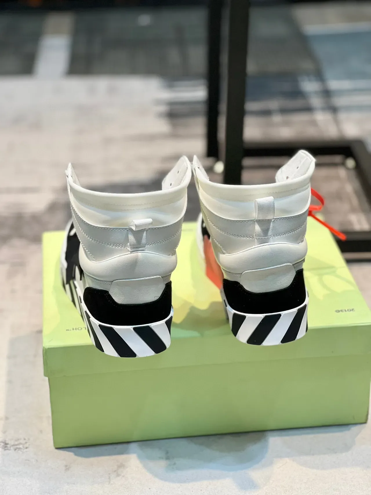 Off-White The Ten Tênis Lifestyle de Cano Alto 2