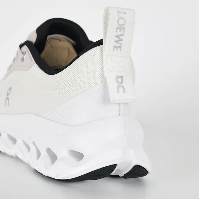 On sneakers lifestyle à silhouette basse, lacets, en mesh et synthétique, couleur beige noir 4