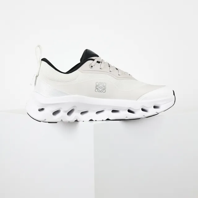 On sneakers lifestyle à silhouette basse, lacets, en mesh et synthétique, couleur beige noir 7