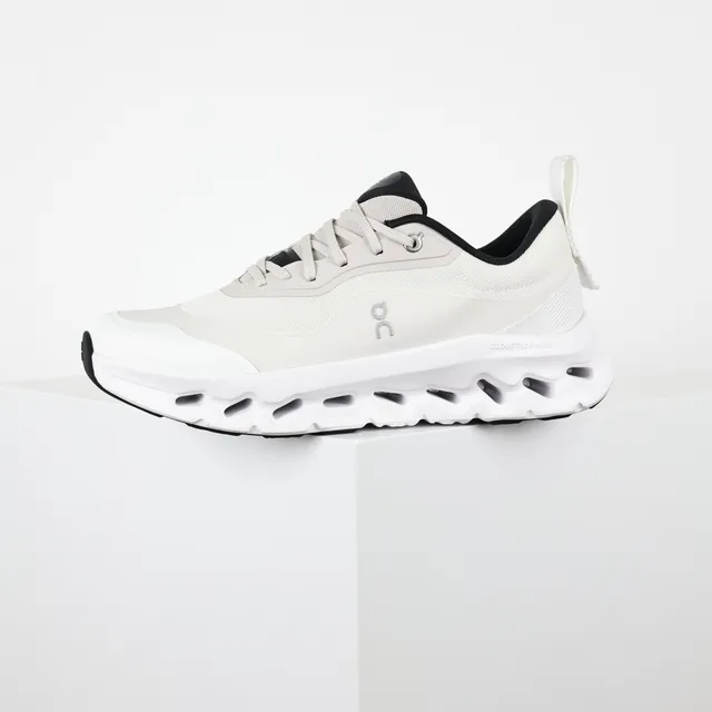 On sneakers lifestyle à silhouette basse, lacets, en mesh et synthétique, couleur beige noir 9