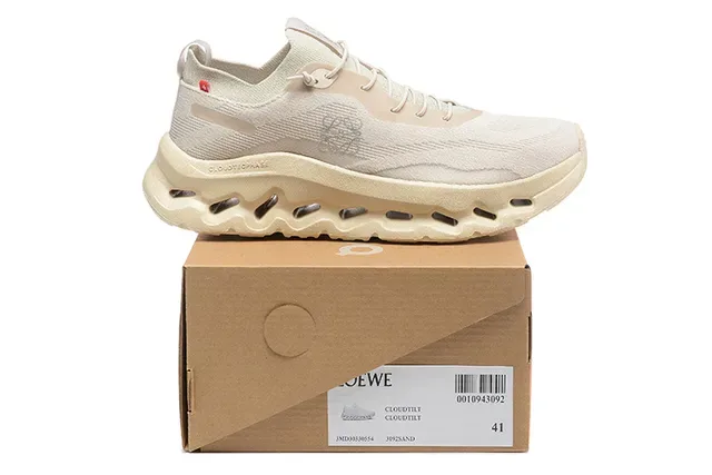 On Beige Gris Empeigne Tricot Ingenierie Semelle Intermediaire Sculptée Creuse Chaussures Lifestyle 2