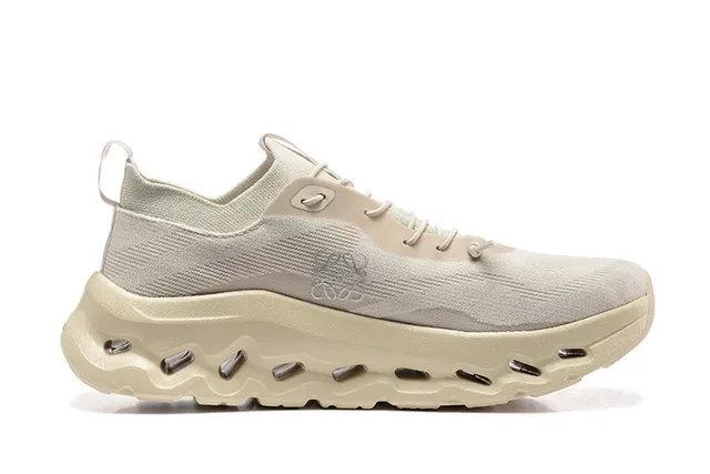 On Beige Gris Empeigne Tricot Ingenierie Semelle Intermediaire Sculptée Creuse Chaussures Lifestyle 4