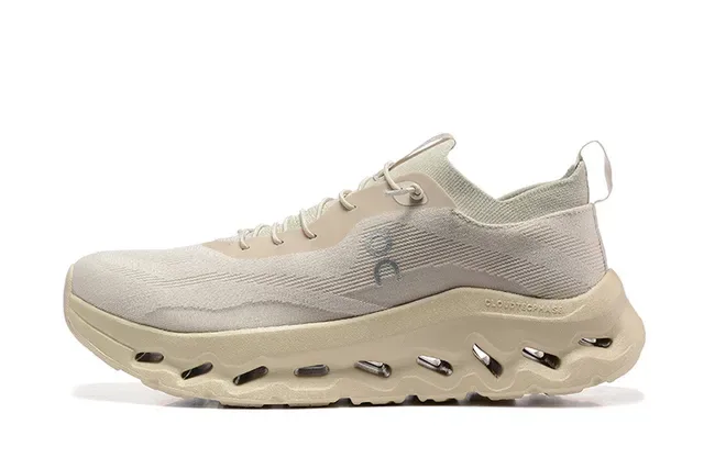 On Beige Gris Empeigne Tricot Ingenierie Semelle Intermediaire Sculptée Creuse Chaussures Lifestyle 5