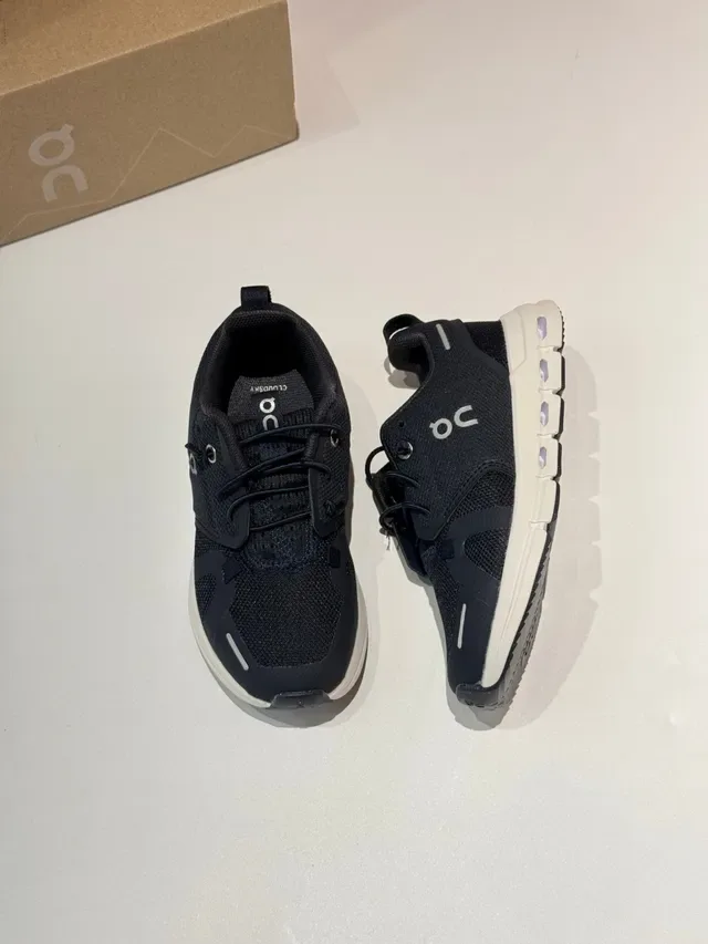 On Cloud Chaussures lifestyle tricot bleu et noir 8