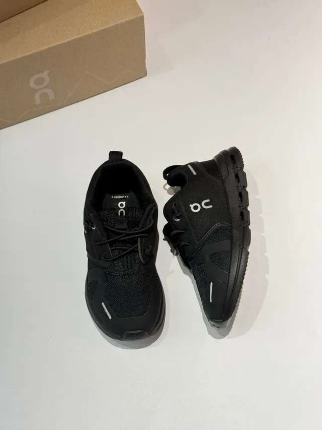 On Cloud Chaussures lifestyle tricot bleu et noir 9