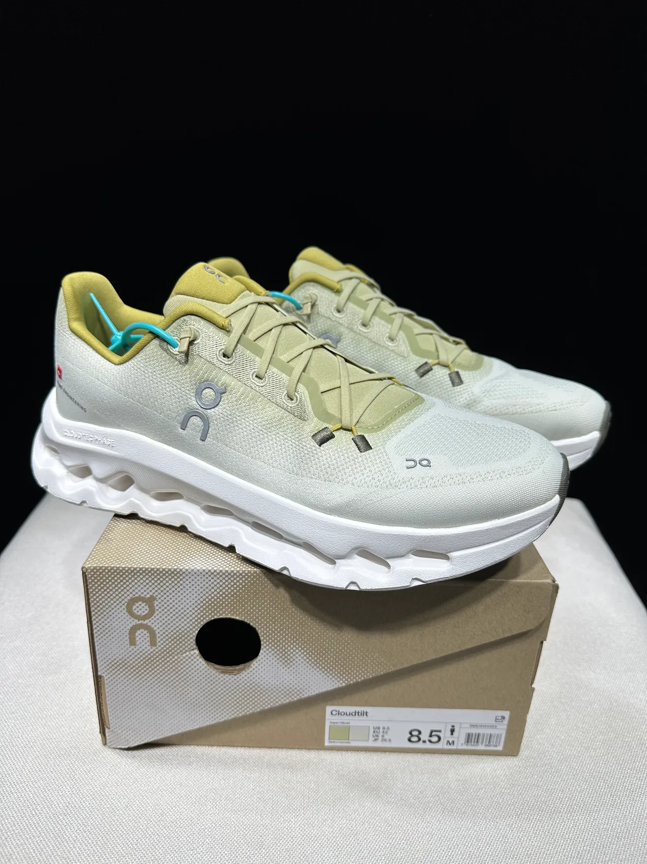On Cloudmonster Off-White और Mustard रनिंग जूते 13