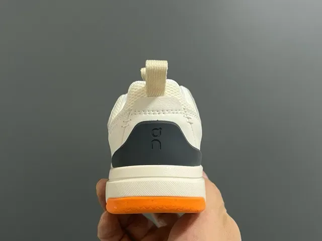 On Blanc Beige Fermeture de Sangle Velcro Double Semelle Chunky Segmentée Sneakers Lifestyle 14