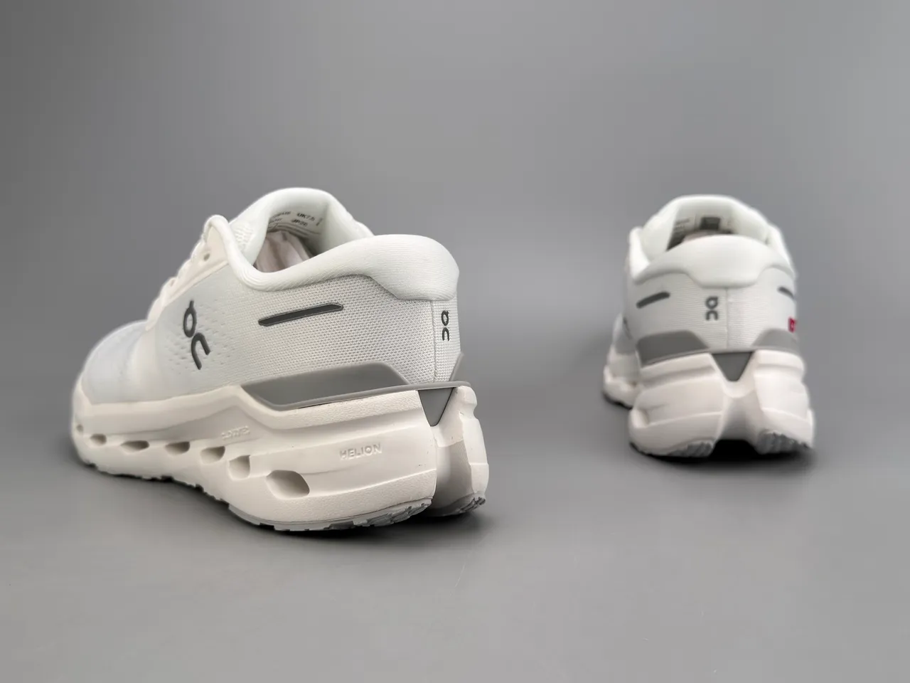 On White Gray Breathable Engineered Mesh Upper Open Hexagonal CloudTec Midsole Pods Running Shoes 2