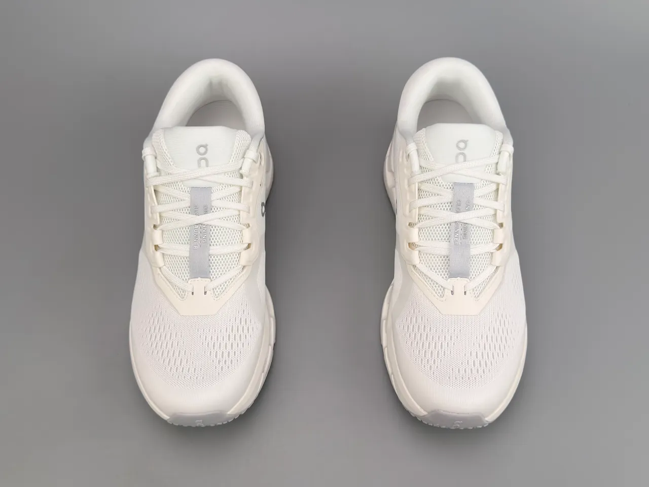 On White Gray Breathable Engineered Mesh Upper Open Hexagonal CloudTec Midsole Pods Running Shoes 9