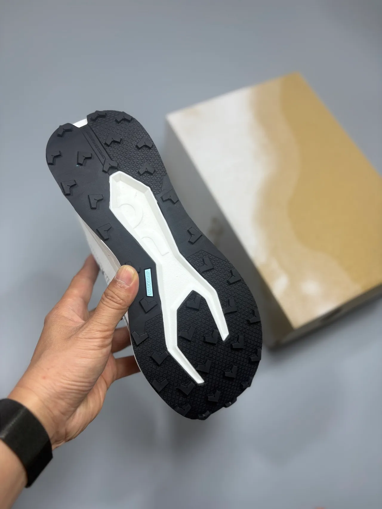 On White Gray Engineered Mesh Upper Sculpted Helion Midsole Running Shoes 6