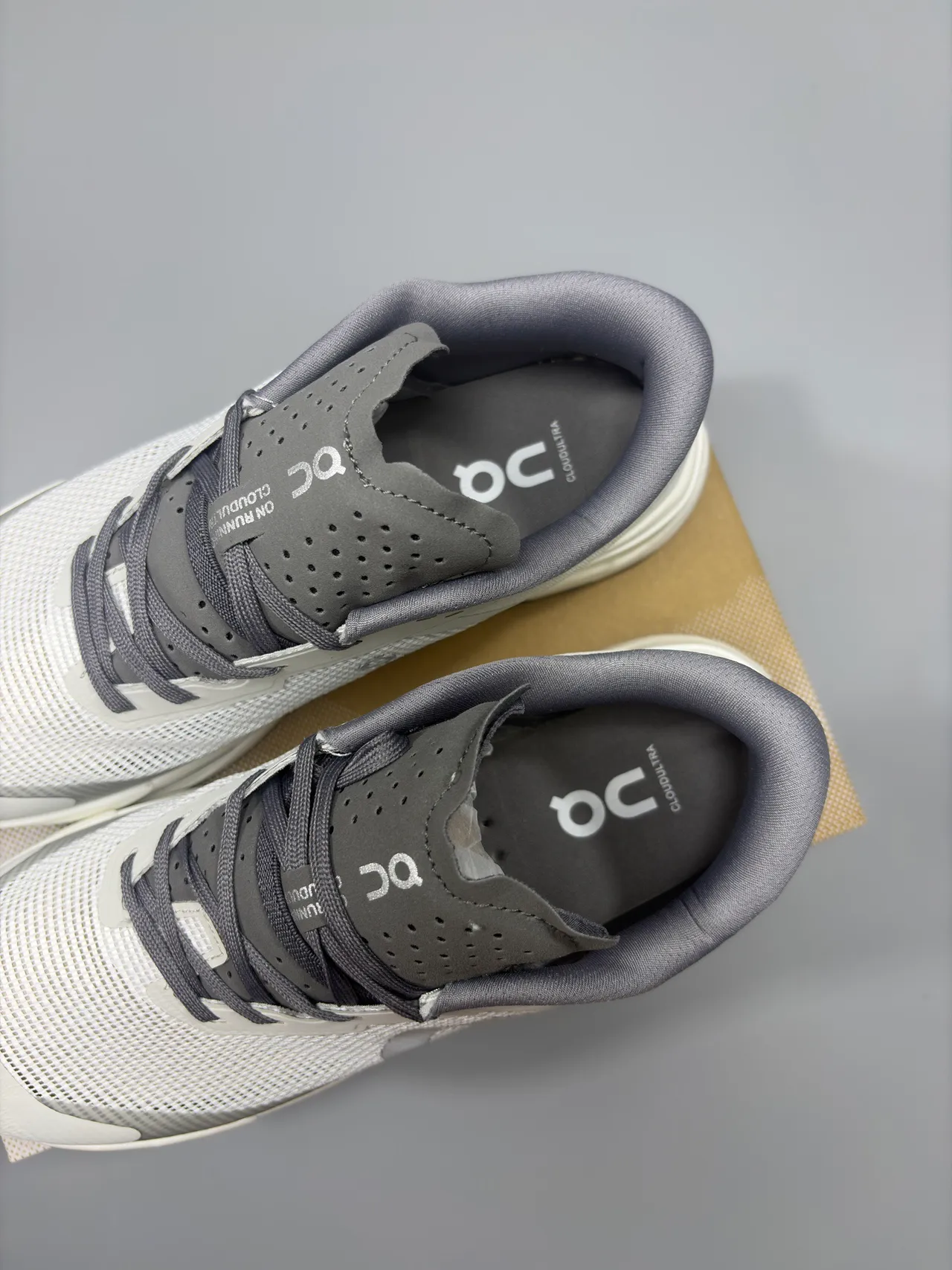 On White Gray Engineered Mesh Upper Sculpted Helion Midsole Running Shoes 7