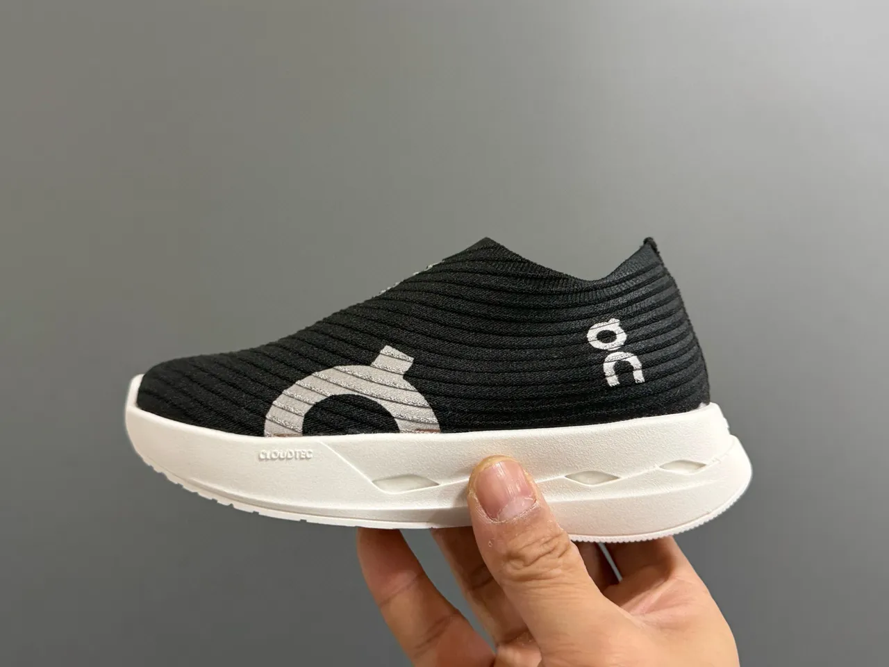 On White Green Knit Upper Sculpted CloudTec Midsole Running Shoes 6