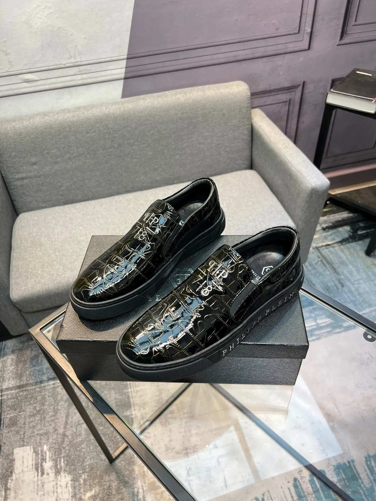 Philipp Plein Noir Doré Cuir Croc-Embossed Brillant Motif Monogramme Ligne Art Chaussures Casual 3