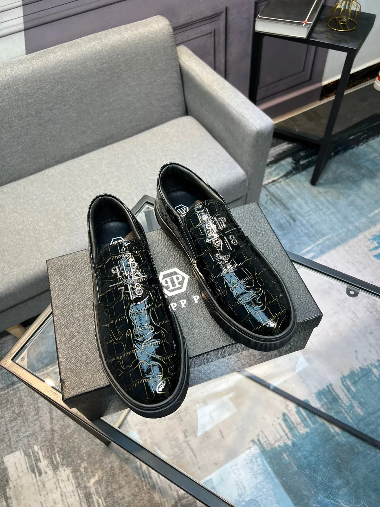 Philipp Plein Noir Doré Cuir Croc-Embossed Brillant Motif Monogramme Ligne Art Chaussures Casual 5
