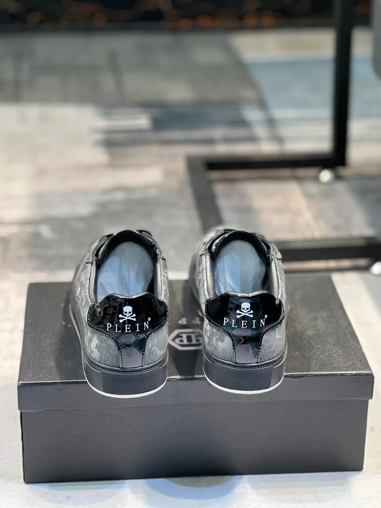 Philipp Plein Sneakers Lifestyle Noir Gris Cuir Texturé Fissuré Tige Logo PP Hexagonal 2