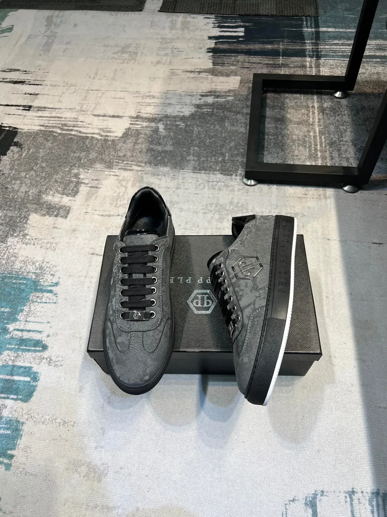 Philipp Plein Sneakers Lifestyle Noir Gris Cuir Texturé Fissuré Tige Logo PP Hexagonal 4