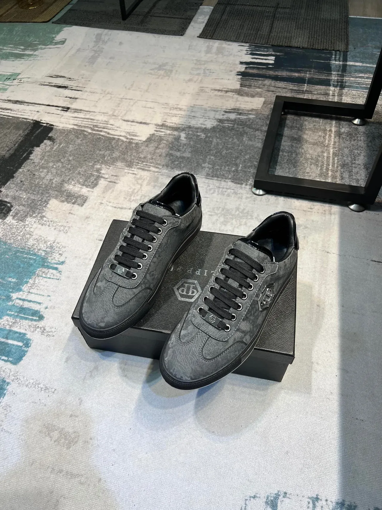 Philipp Plein Sneakers Lifestyle Noir Gris Cuir Texturé Fissuré Tige Logo PP Hexagonal 5