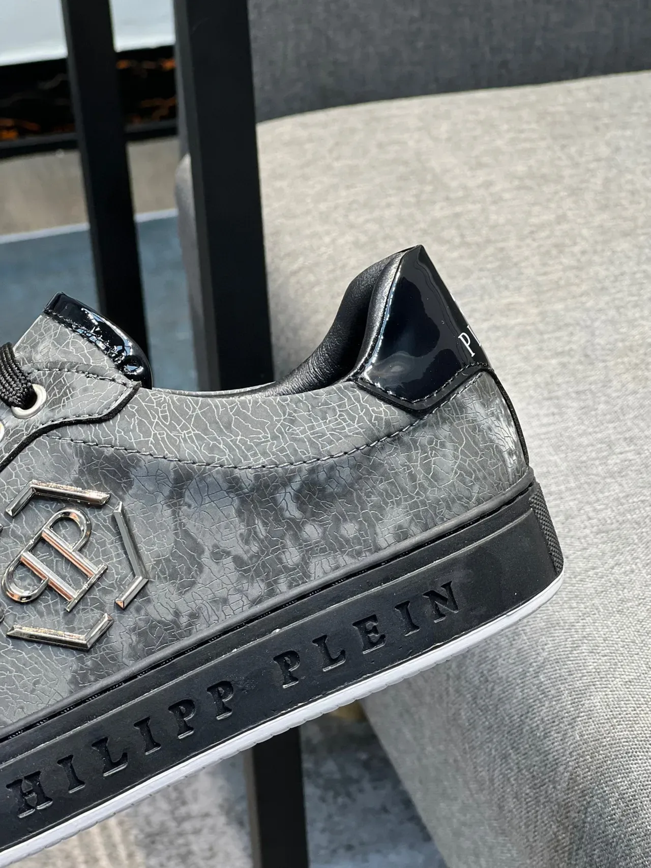 Philipp Plein Sneakers Lifestyle Noir Gris Cuir Texturé Fissuré Tige Logo PP Hexagonal 8