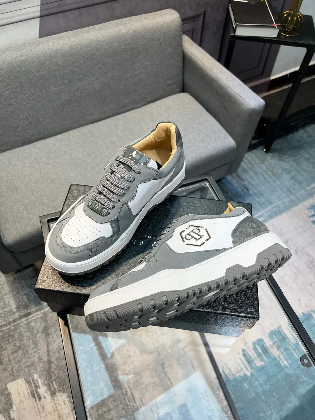 Philipp Plein Tênis Chunky Cinza Branco com Logo Hexagonal Metálico e Upper de Material Misto 4