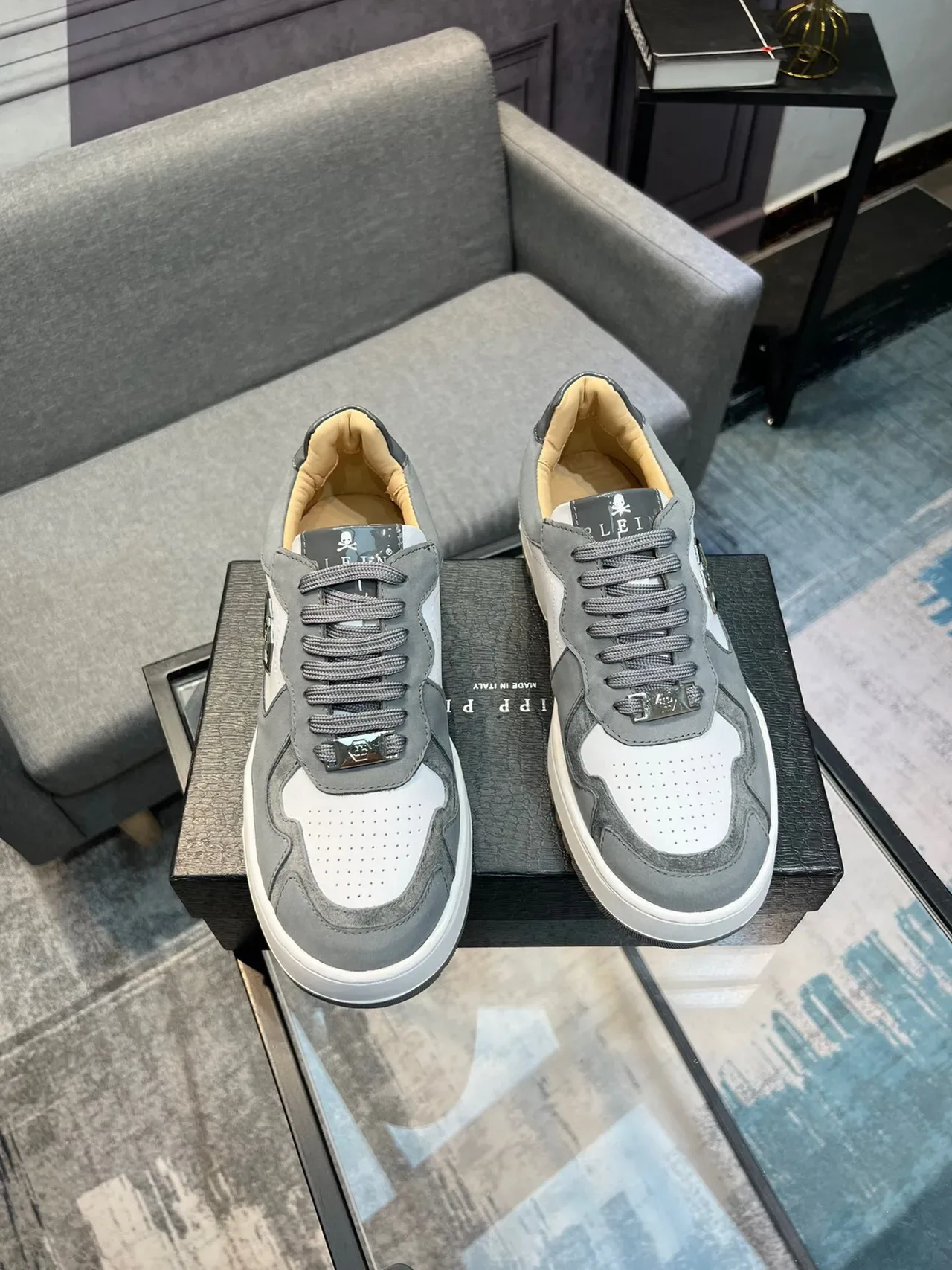 Philipp Plein Tênis Chunky Cinza Branco com Logo Hexagonal Metálico e Upper de Material Misto 5